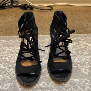Vince Camuto black heels